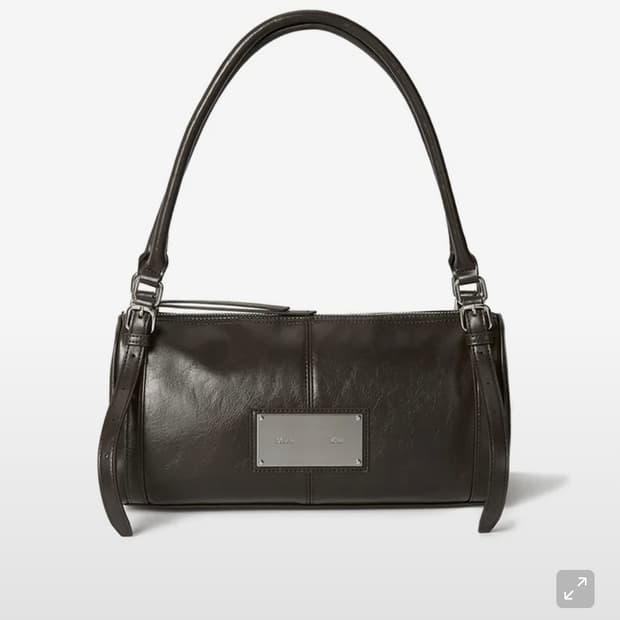 마뗑킴 BUCKLE STRAP SHOULDER BAG IN BROWN