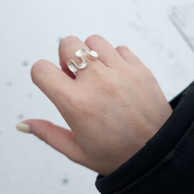 무광 실버 웨이브 오픈 링  은반지