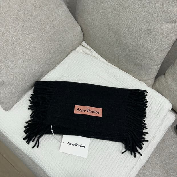 아크네스튜디오 머플러