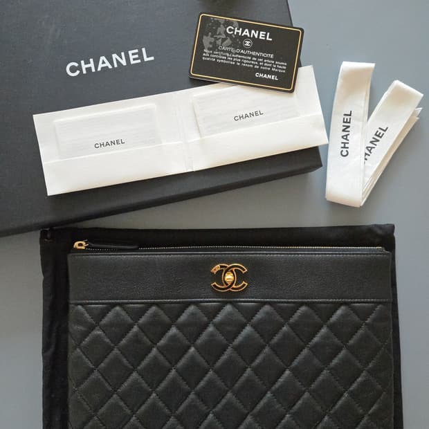 샤넬 마드모아젤 뉴미듐 램스킨 22번대