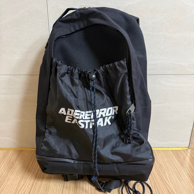 아더에러 이스트백 