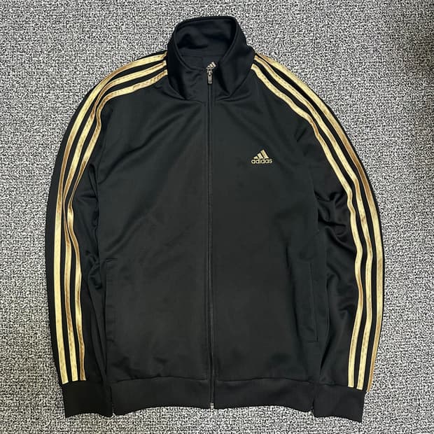 (100) 아디다스 블랙/골드 검골 삼선 트랙탑 져지