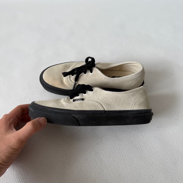 [235]반스(Vans) 스웨이드 검창 에센틱