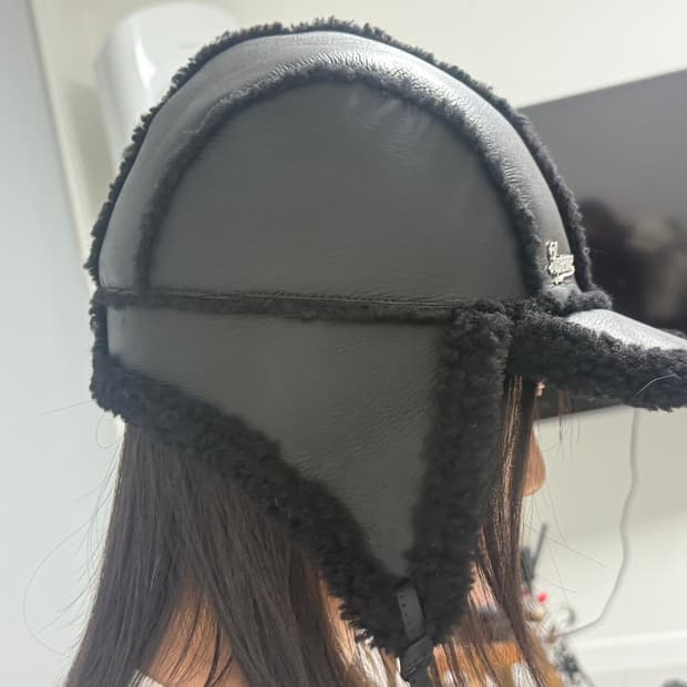 Supreme Shearling Lined Earflap Cap (L)