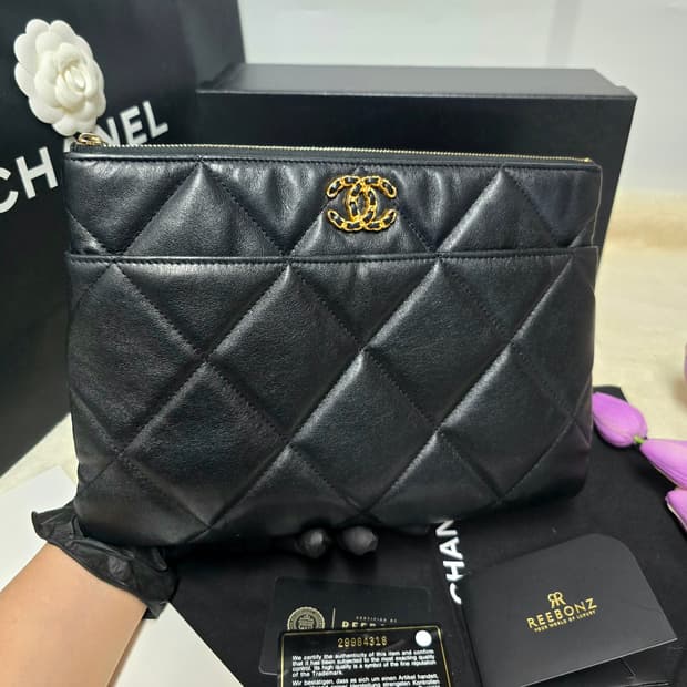 샤넬19뉴미듐클러치백 정품