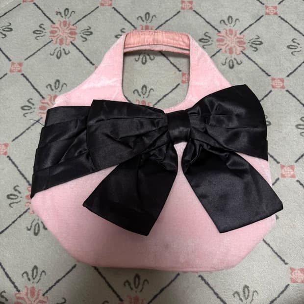 Pearly Dew 핑크 벨벳 리본 핸드백