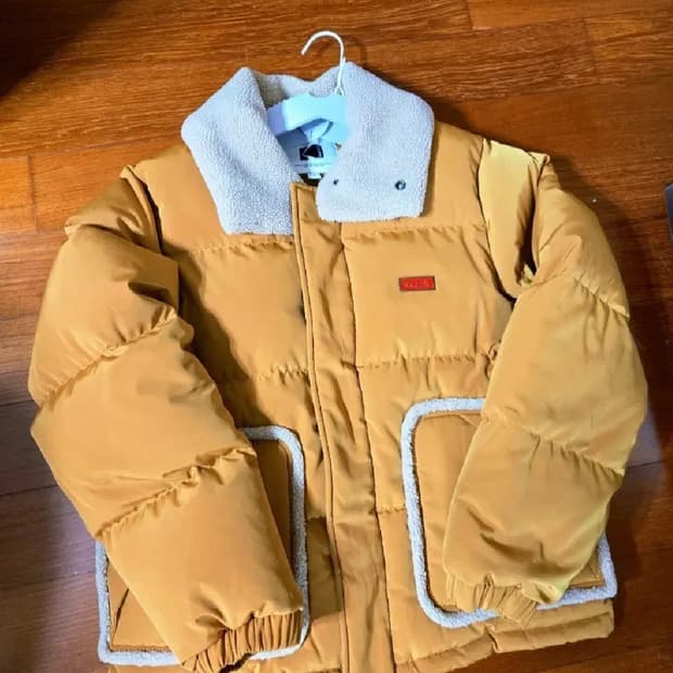 코닥 브라우니 숏 다운 자켓 옐로우 90(S)팝니다