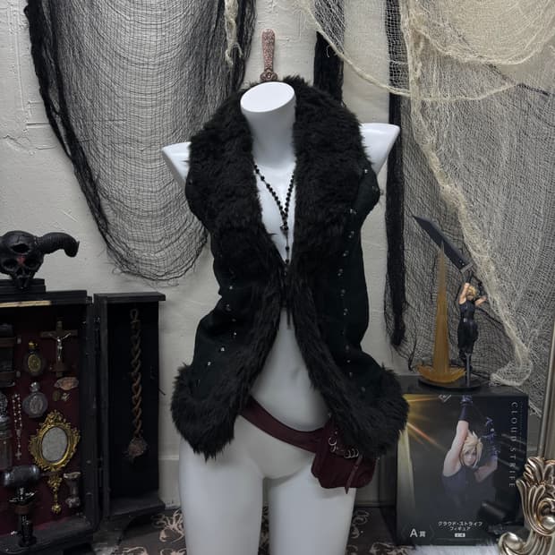 Buvrus vkei fake fur stud vest