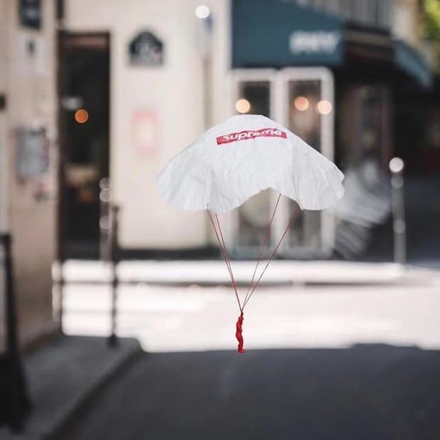 슈프림 파라수트 토이 & 러버볼 fw18
