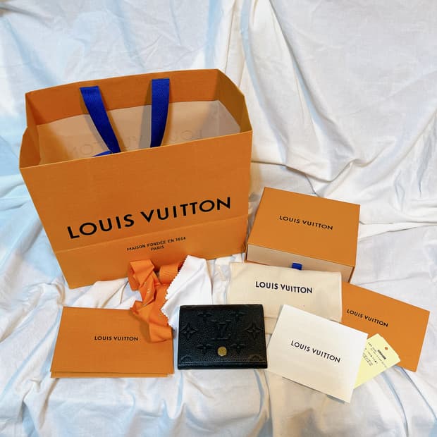 루이비통 비즈니스 카드 홀더 모노그램 엠보스 레더 블랙