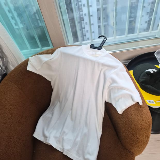 아나토미카 Mock Neck tee.