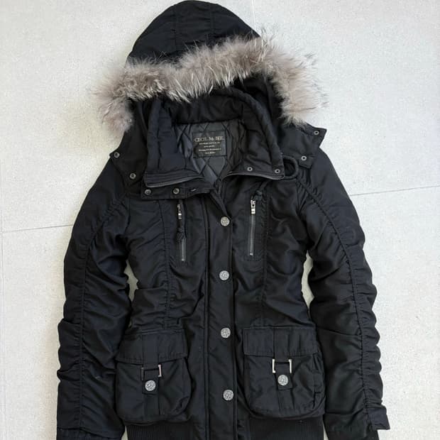 세실맥비 셔링 퍼 자켓