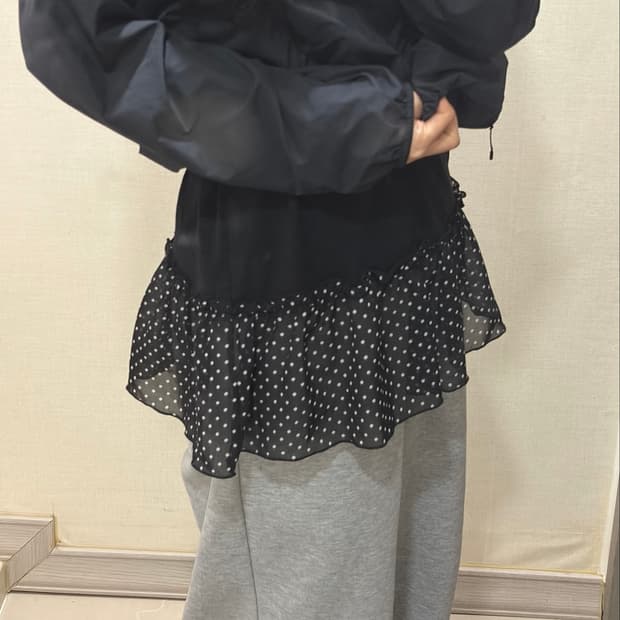 레이어드 도트 슬리브리스