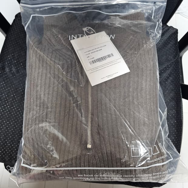 새상품 단종 인더로우 하프집업 니트 브라운멜란지