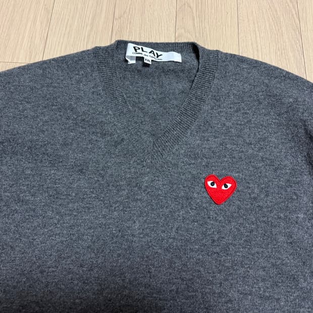 꼼데가르송(Comme des Garçons PLAY) 브이넥 니트 XXL