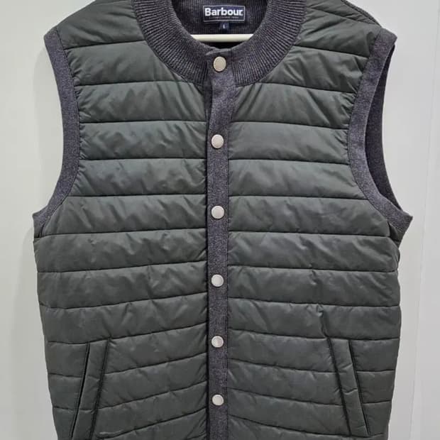 바버 남성 에센셜 퀼팅 베스트