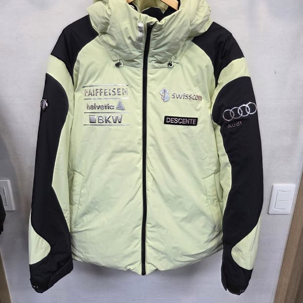데상트 스위스스키팀 아우디 레플리카 미드다운 패딩 xl