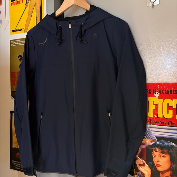 살레와 바람막이자켓