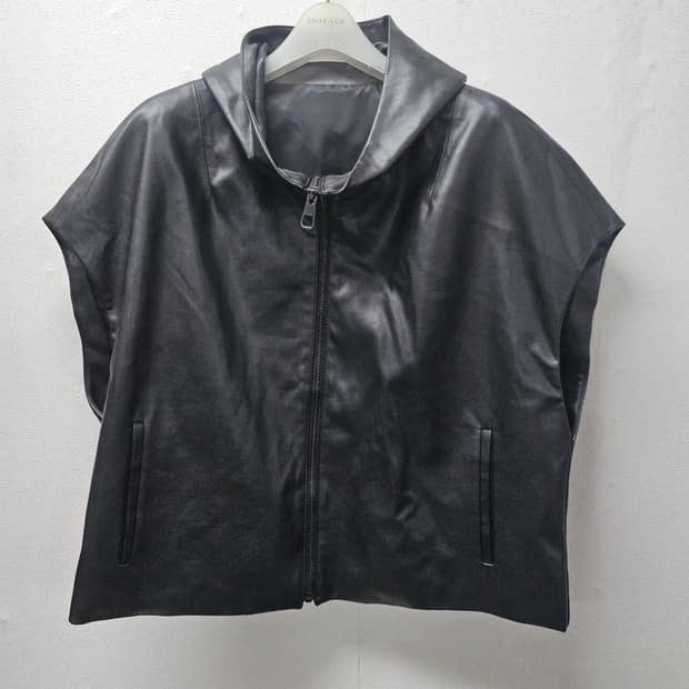 리오벨  블랙 레더 조끼 자켓  66