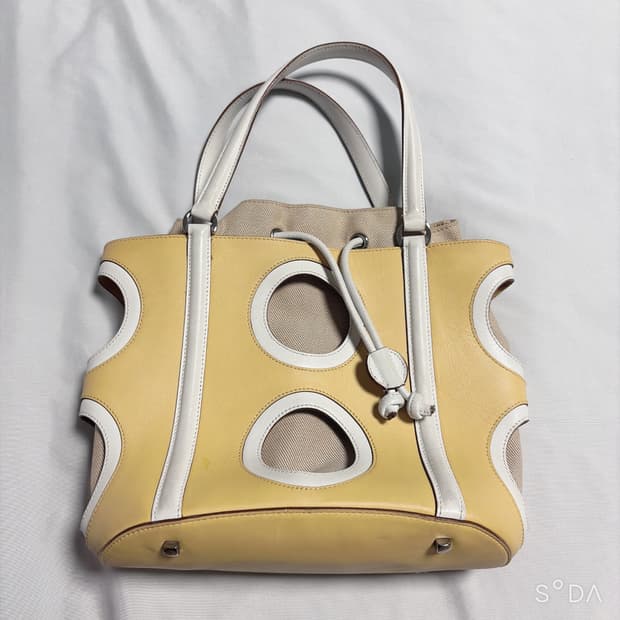 페라가모 옐로우 버킷백 토트백