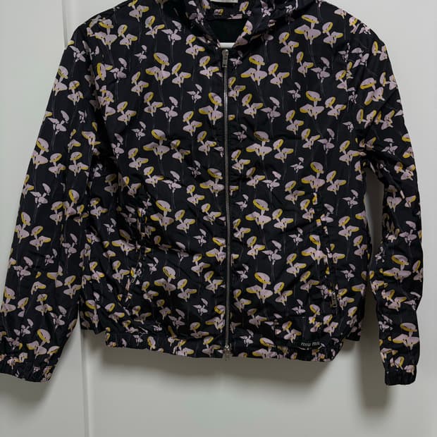 미우미우 바람막이