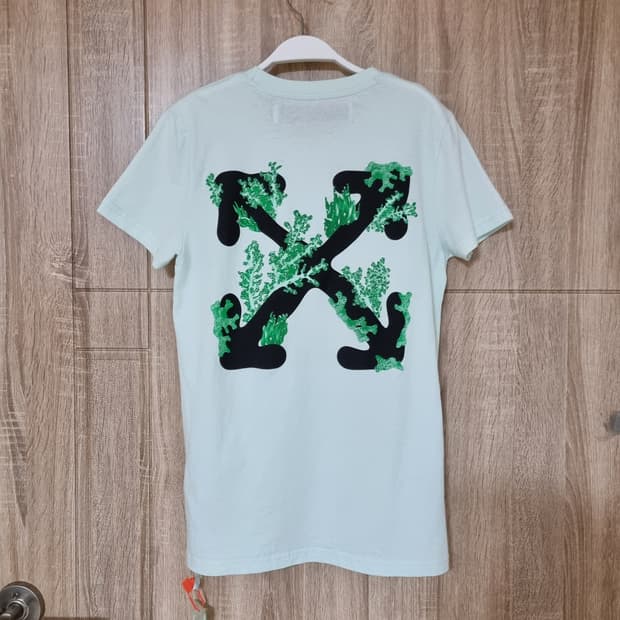 오프화이트 반팔티 