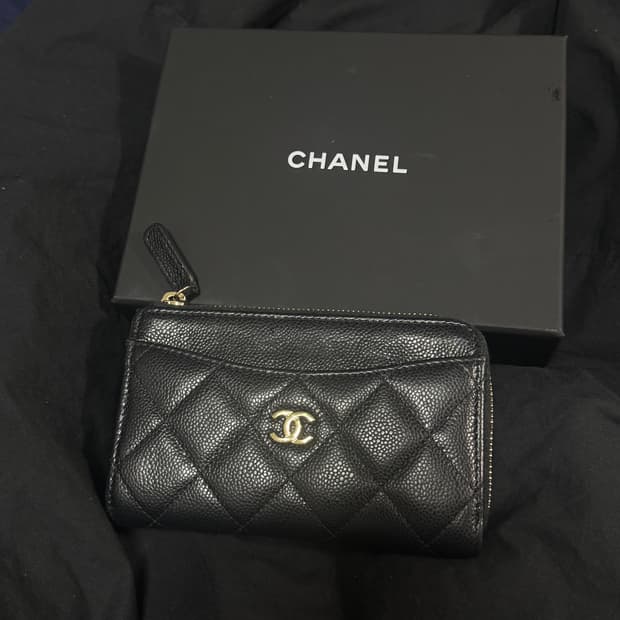 샤넬 클래식 그레인드 카프스킨 골드 메탈 지퍼 카드홀더 블랙