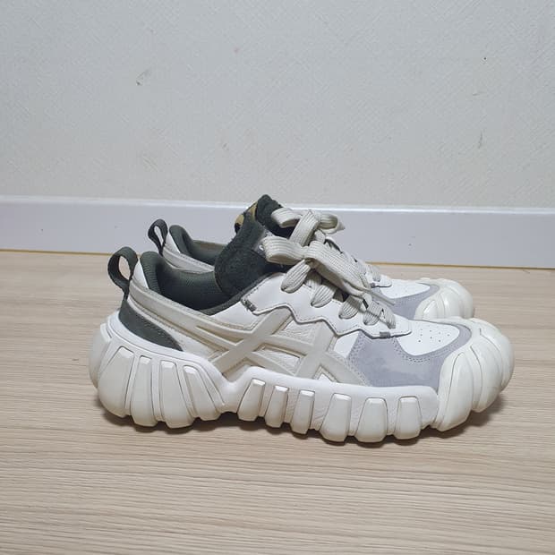 오니츠카타이거 덴티그레 스니커즈 275