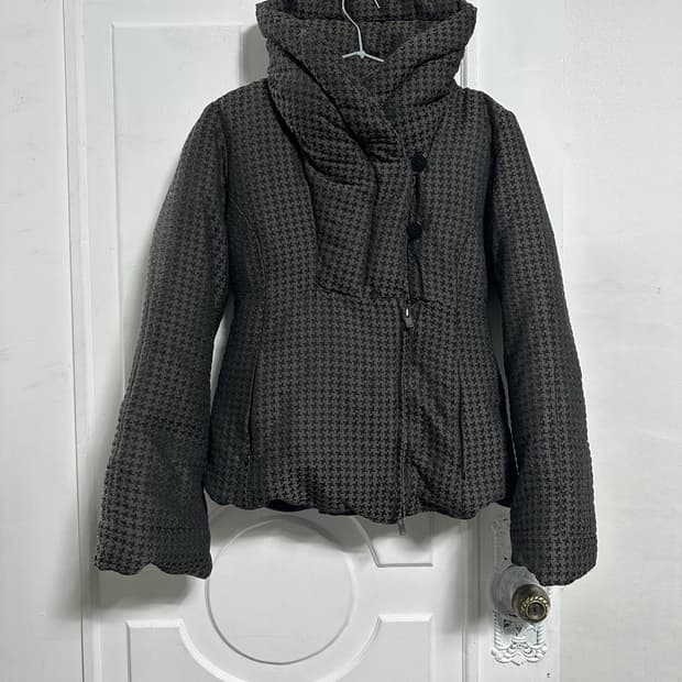 아르마니꼴레지오니 숄카라 패딩