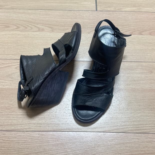 가죽샌달 235