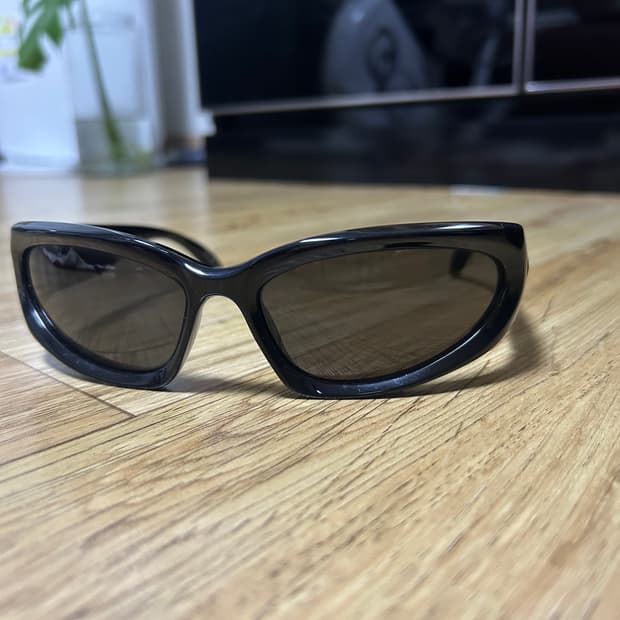 발렌시아가 오발 선글라스