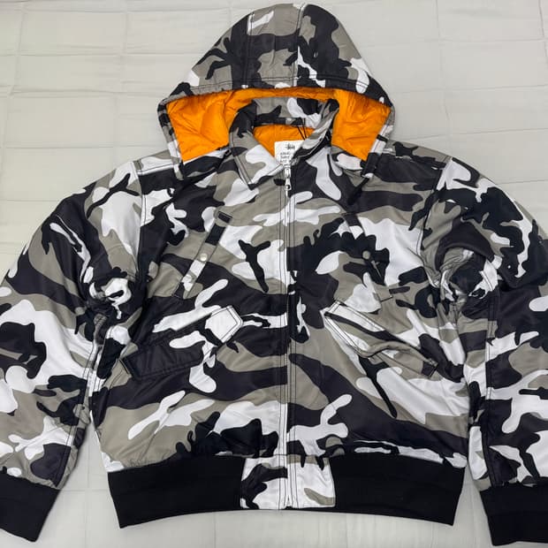 스투시 플라이트 봄버 스노우카모 L