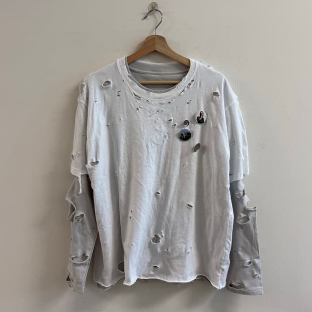 Grunge look distressed tees (긴팔 포함)