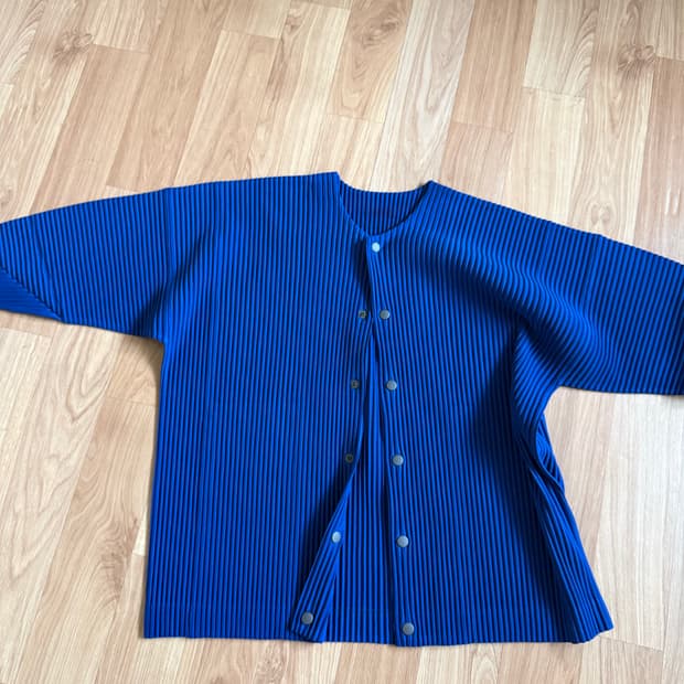 이세미야케 옴므플리세 라운드넥 가디건 (3 사이즈, 블루)