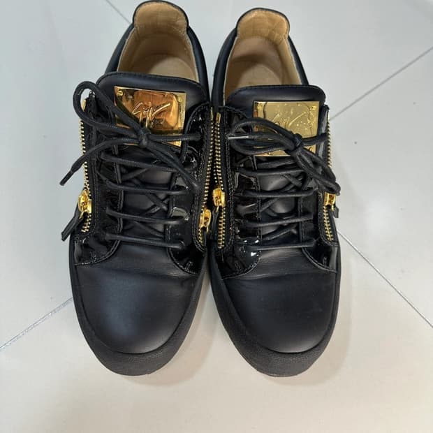 쥬세페 자노티 금장 스니커즈