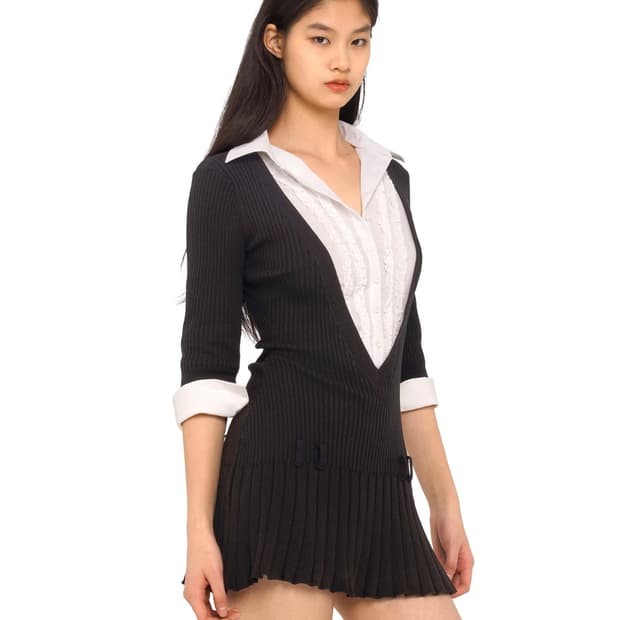 스위트칠링 sweet chilling
V-NECK RUFFLE BLOUS