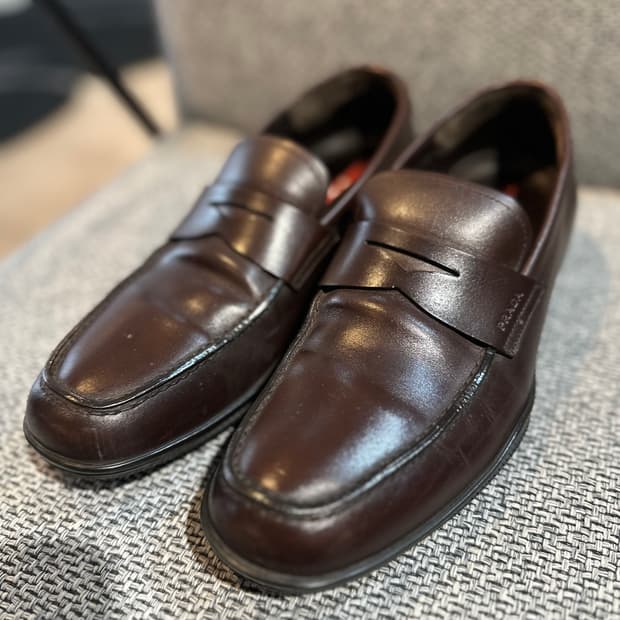 프라다 다크 브라운 로퍼