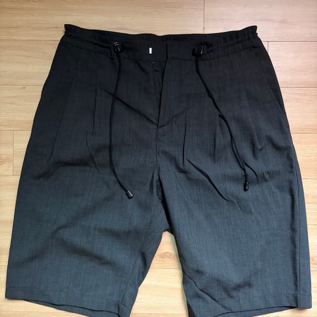 UNAFFECTED 19ss 쇼츠(차콜색상)
