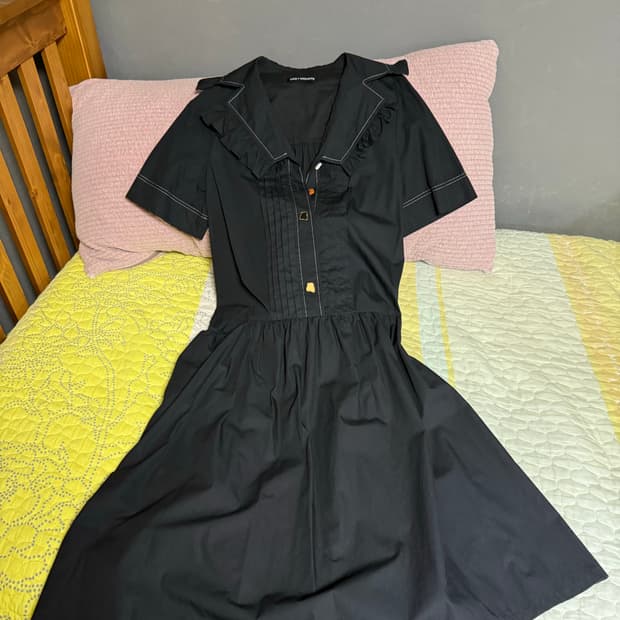 블랙 코튼 반팔 프릴카라 원피스