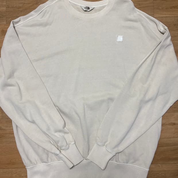 노스페이스 맨투맨 아이보리