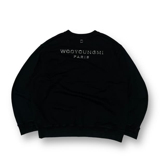 105 22f/w 우영미 블랙실버 크롬백로고 맨투맨