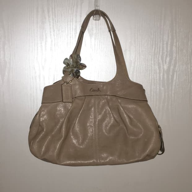 Coach light brown leather shoulder bag