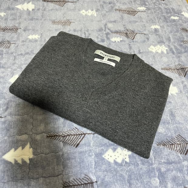 [6] 25FW 브라운야드 브이넥 니트 / Charcoal