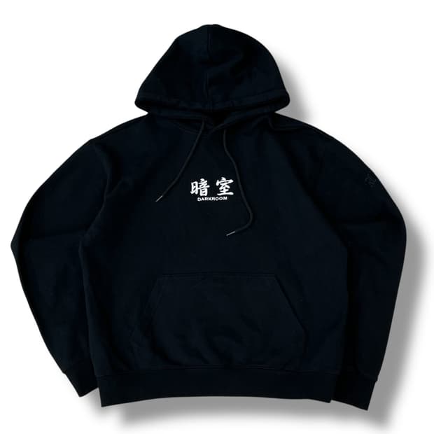 다크 룸 한자 자수 후드티 r1121