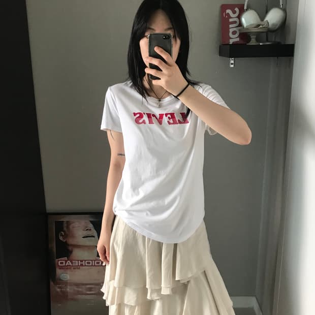 리바이스 중앙 프린팅 화이트 반팔티