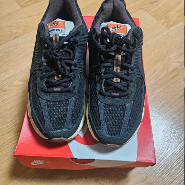 (새상품) 나이키 줌 보메로 블랙 260 //(W) Nike Zoom V