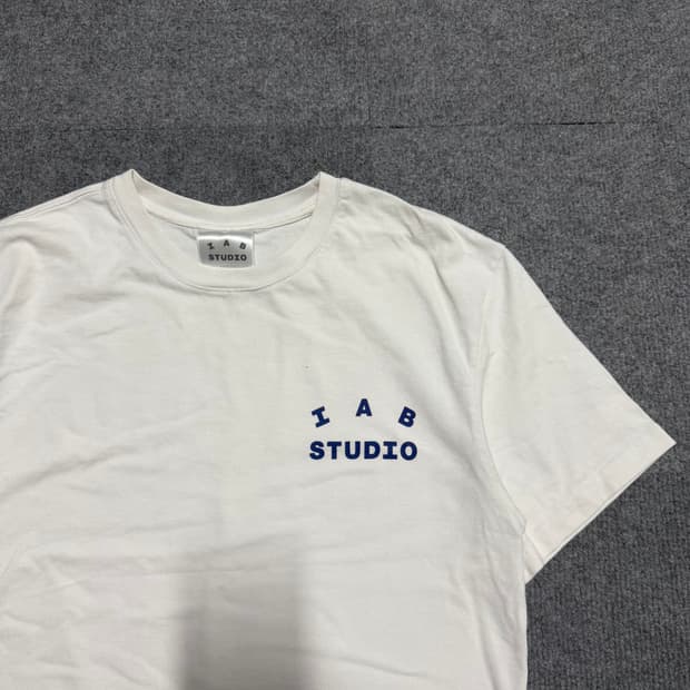 아이앱 화이트 반팔 티셔츠 m