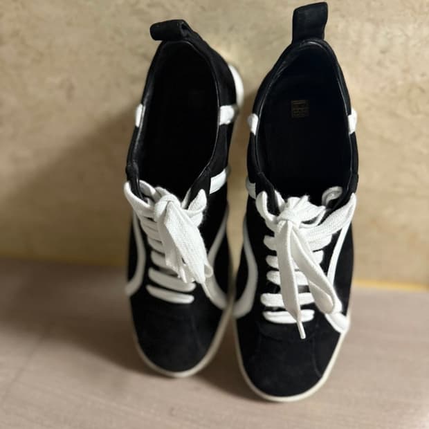 토템 스웨이드 스니커즈 판매해요