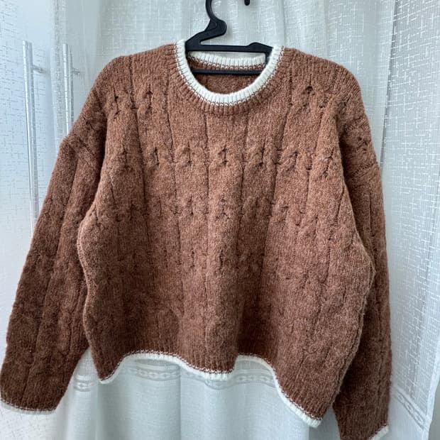 브라운 화이트배색 긴팔 니트티셔츠