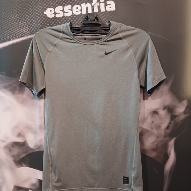 나이키 프로 남성 스우시 드라이핏 반팔